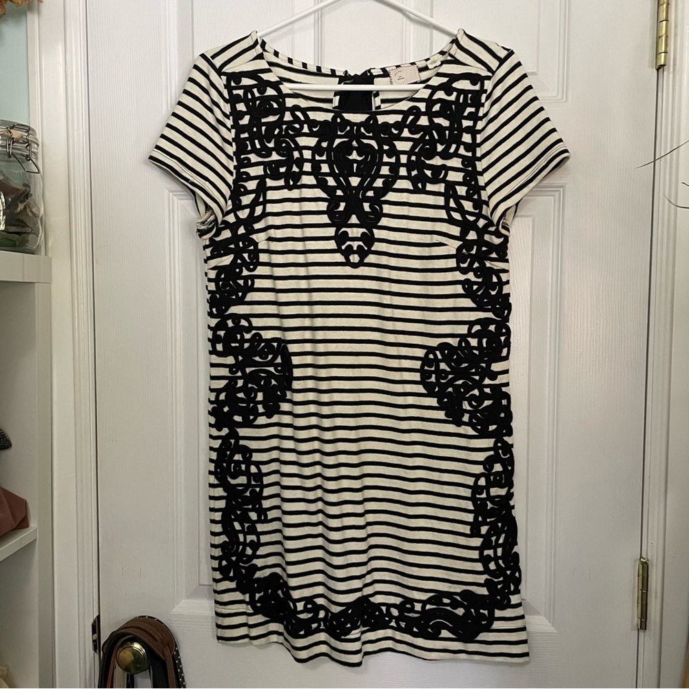 Anthropologie black and white striped embroidered t-shirt dress size medium